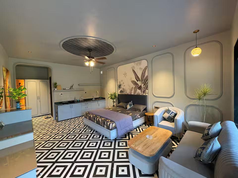 Grey House Cottage x Solis Nature