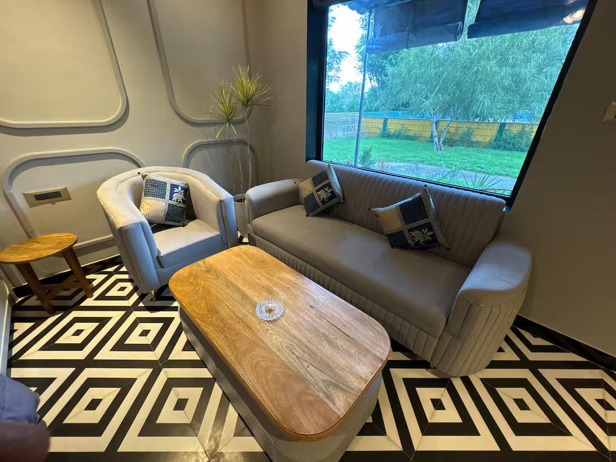 Grey House Cottage x Solis Nature