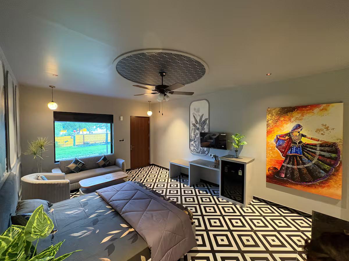 Grey House Cottage x Solis Nature