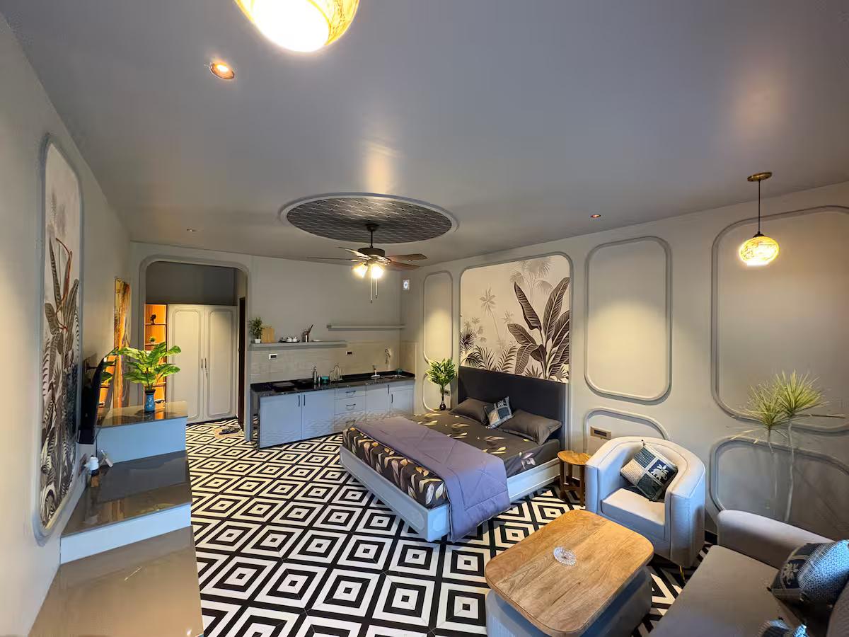 Grey House Cottage x Solis Nature