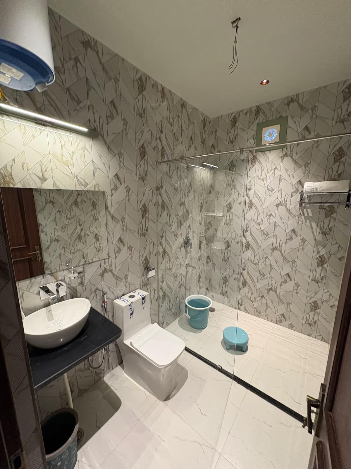 Grey House Cottage x Solis Nature