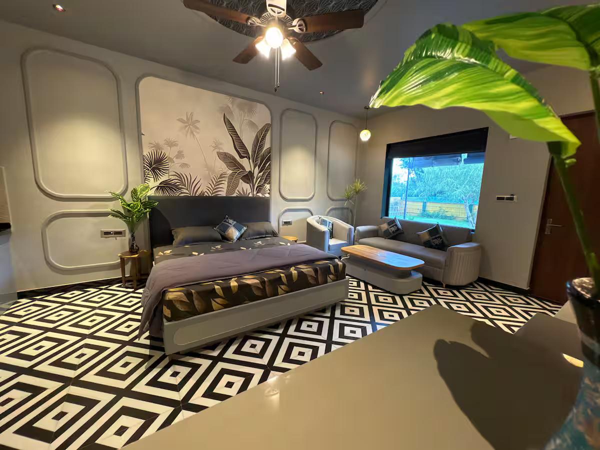 Grey House Cottage x Solis Nature