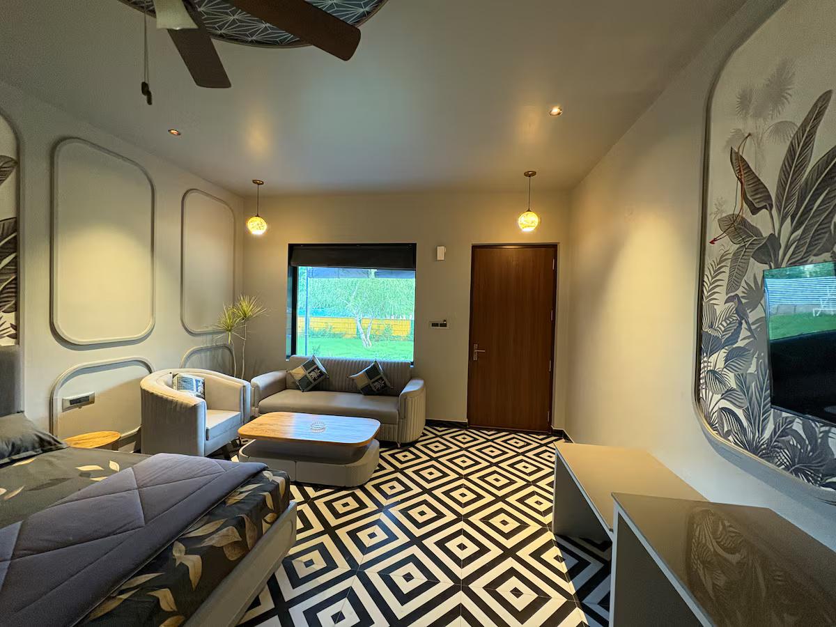 Grey House Cottage x Solis Nature