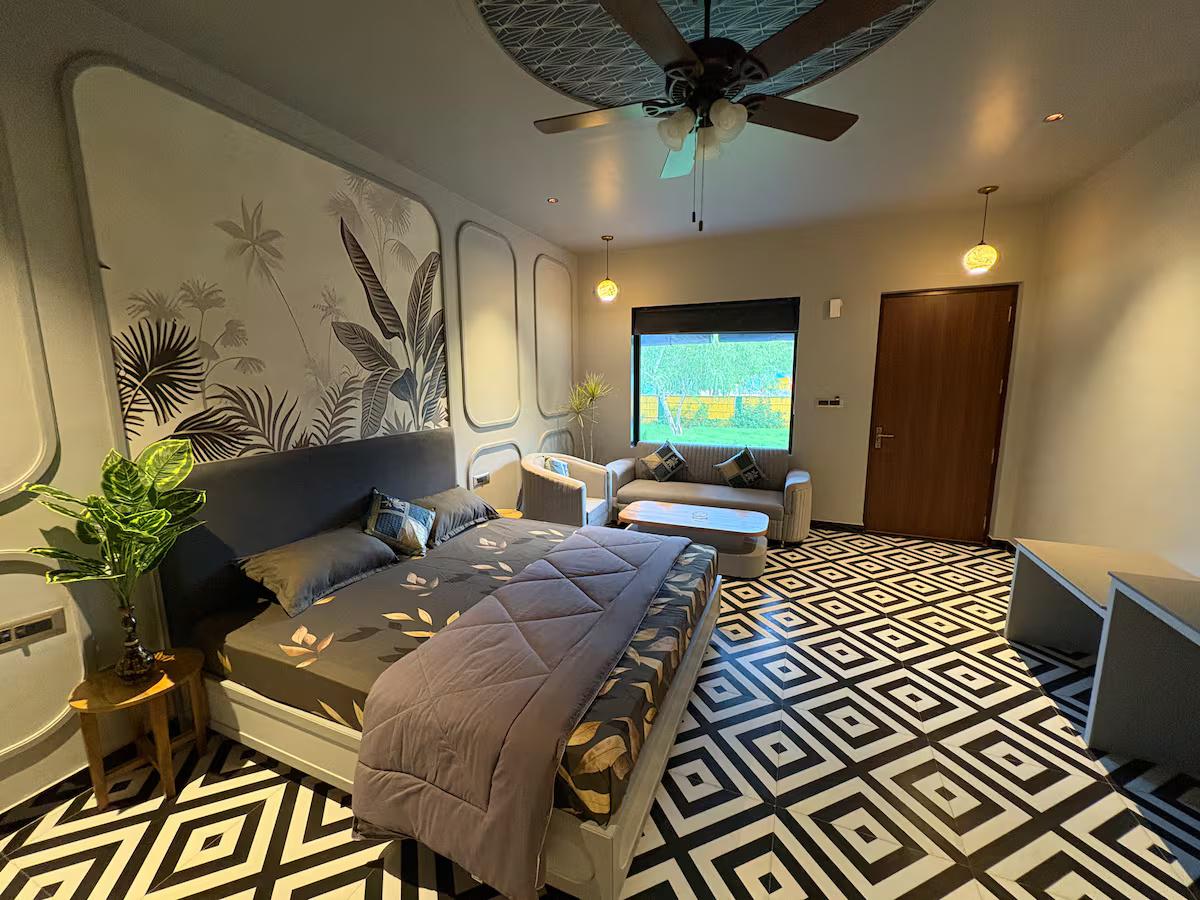 Grey House Cottage x Solis Nature