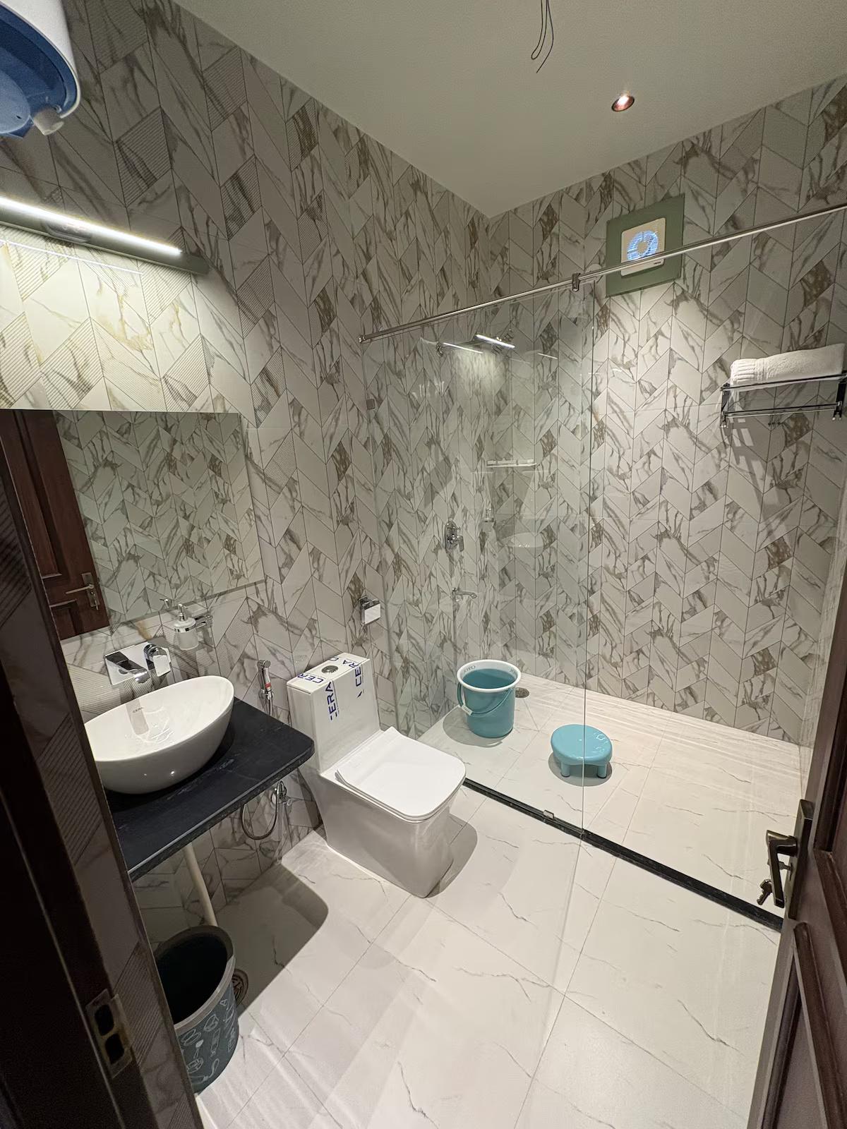 Grey House Cottage x Solis Nature