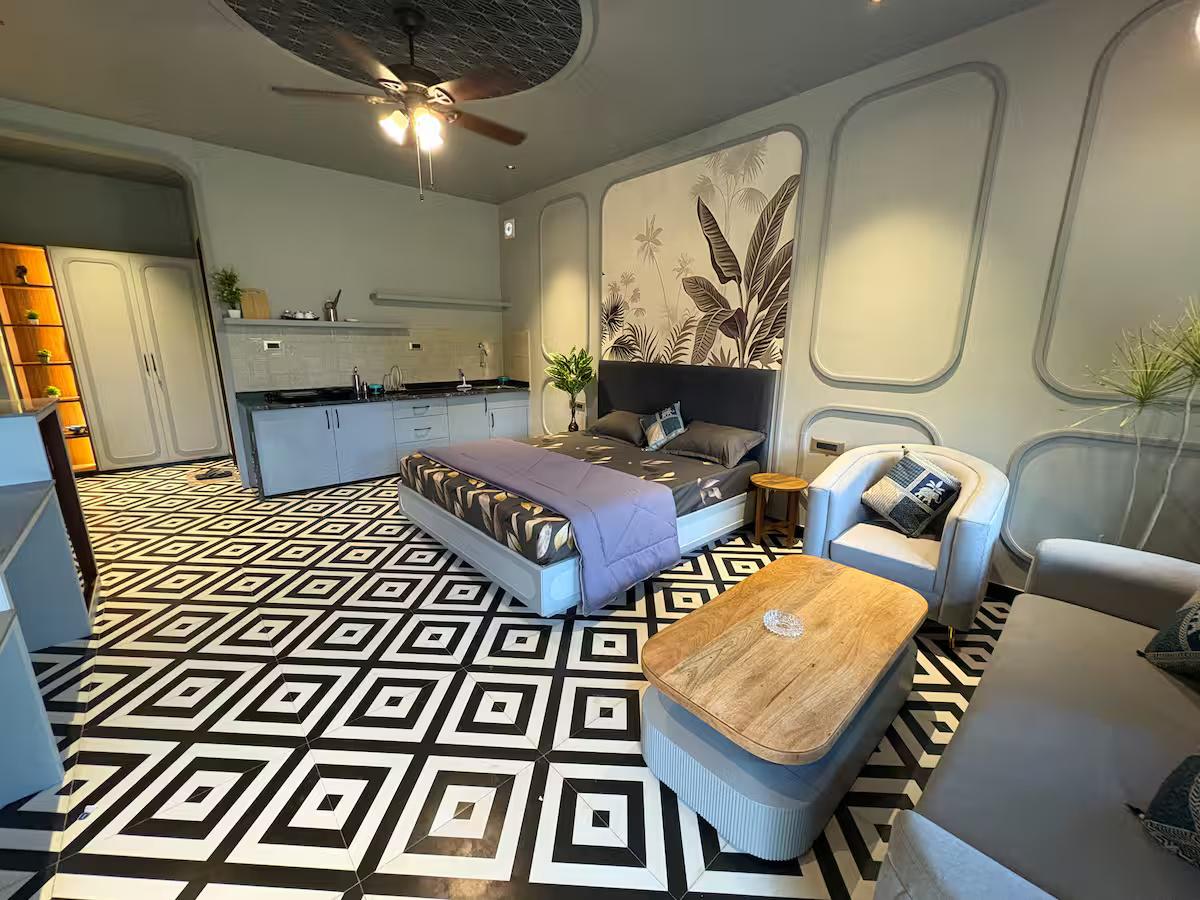 Grey House Cottage x Solis Nature