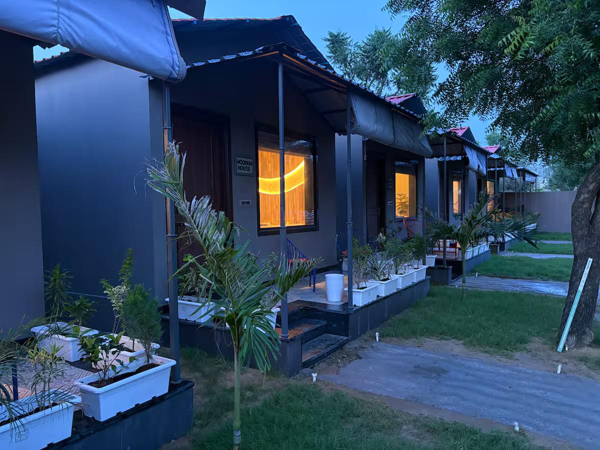 The Taj Cottage with Jacuzzi x Solis Nature