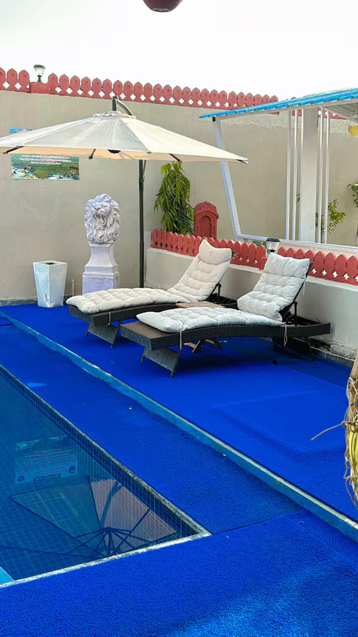 Enjoy pool at private villa in jaipur x Solis Nature