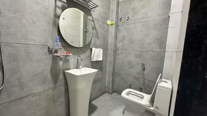 Enjoy pool at private villa in jaipur x Solis Nature