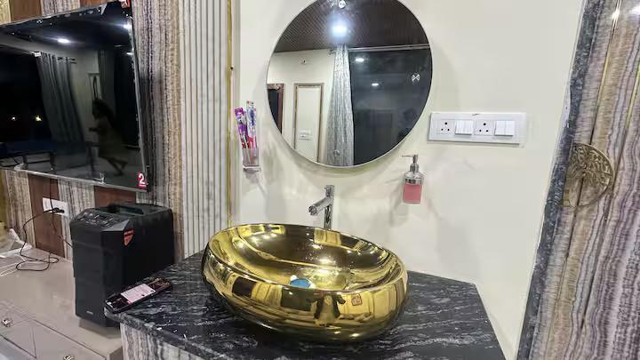 Enjoy pool at private villa in jaipur x Solis Nature