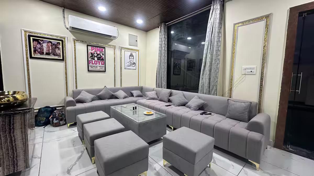 Enjoy pool at private villa in jaipur x Solis Nature