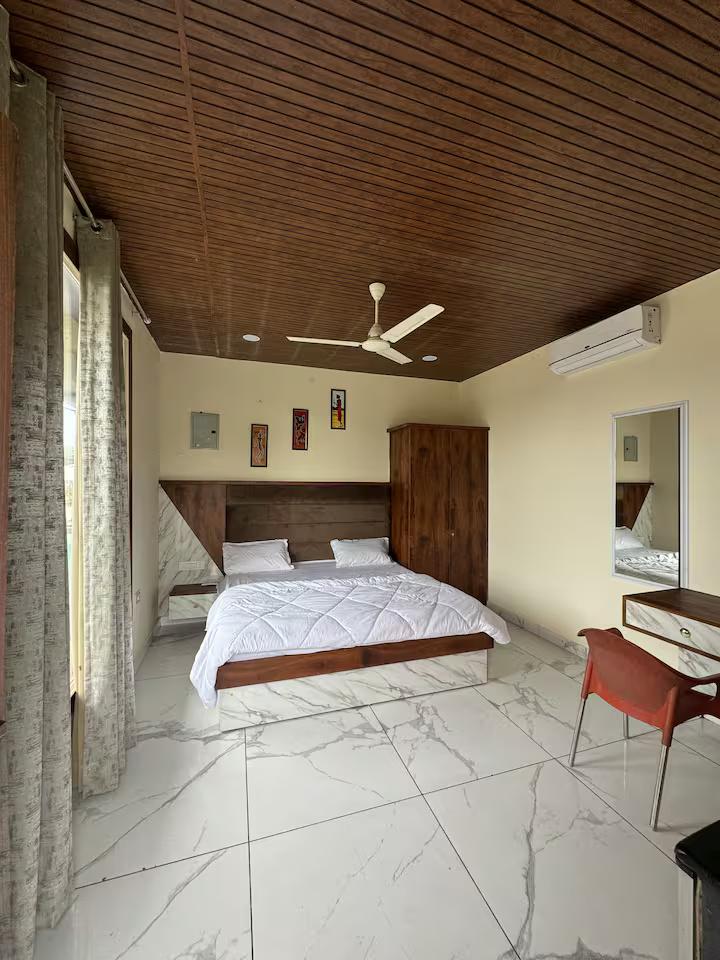 Enjoy pool at private villa in jaipur x Solis Nature