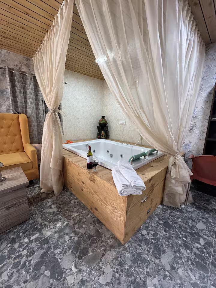 Farm with pool jacuzzi and bbQ grill x Solis Nature