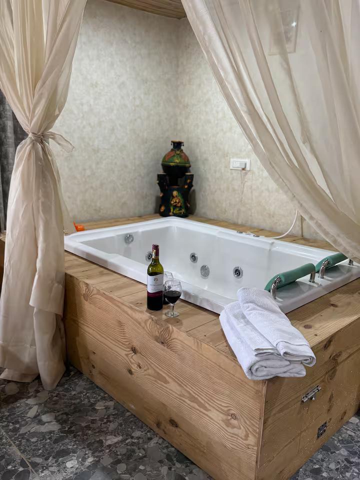 Farm with pool jacuzzi and bbQ grill x Solis Nature