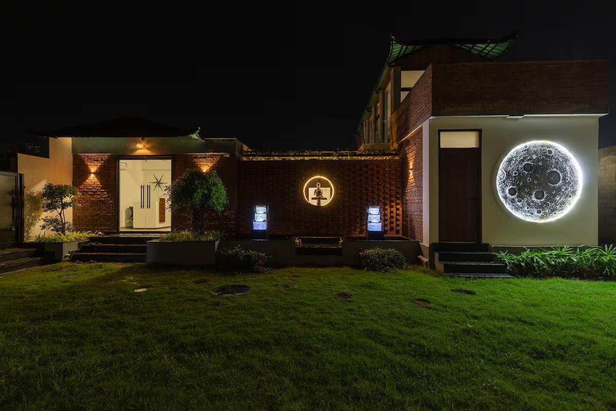 Tarshal Outhouse x Solis Nature