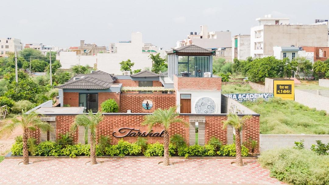 Tarshal Outhouse x Solis Nature