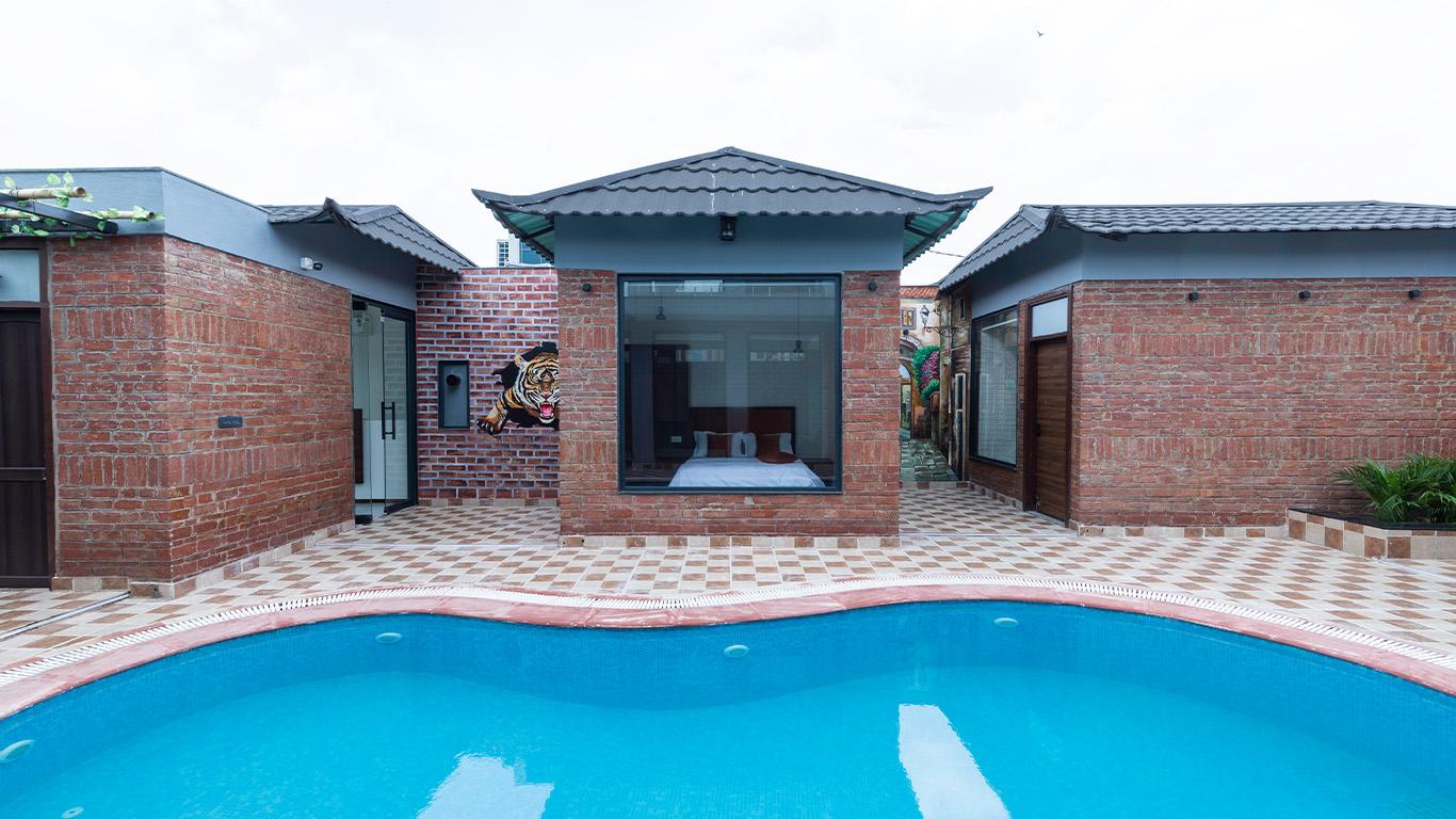 Tarshal Outhouse x Solis Nature