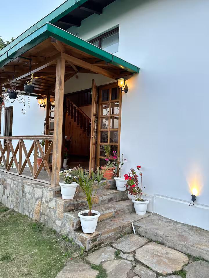 Cosy Cottage with 5 Star Views | Near Mukteshwar x Solis Nature