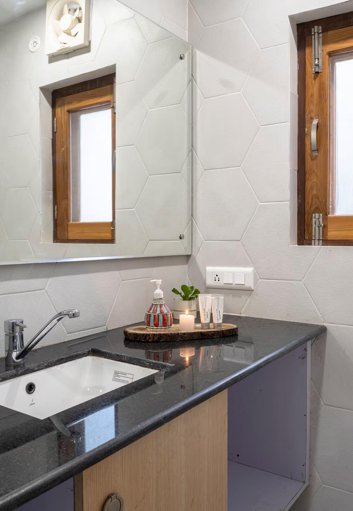 Cosy Cottage with 5 Star Views | Near Mukteshwar x Solis Nature