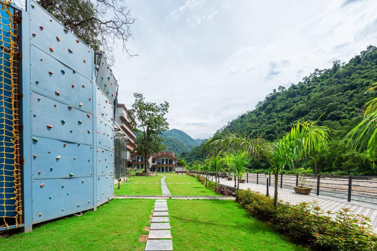 DLS Divine Resort and Spa x Solis Nature