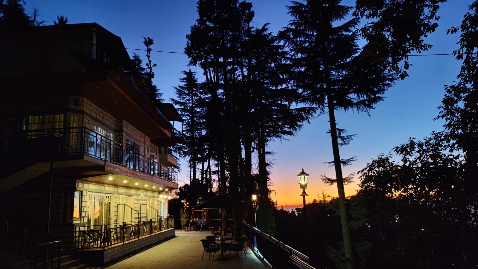 The Sandringham Hideout x Solis Nature
