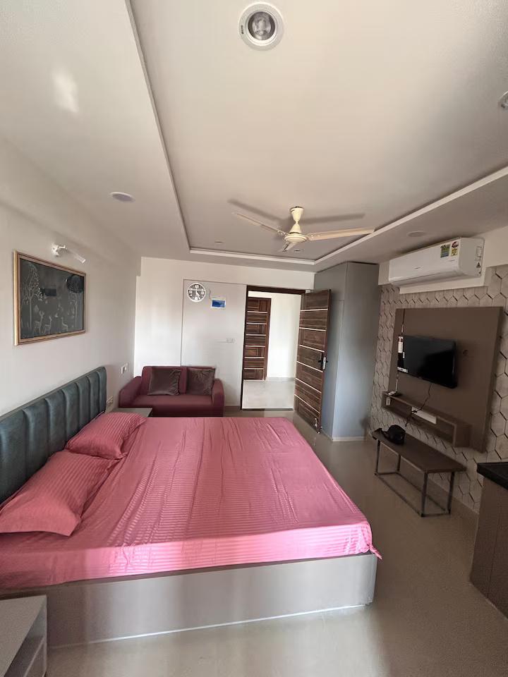 Cozy Studios In Jagatpura x Solis Nature