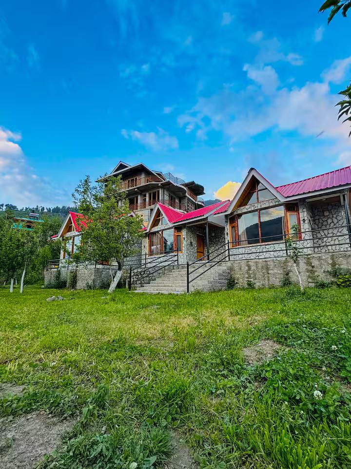 Jagatsukh Luxury Wooden Chalet 2 in Manali x Solis Nature
