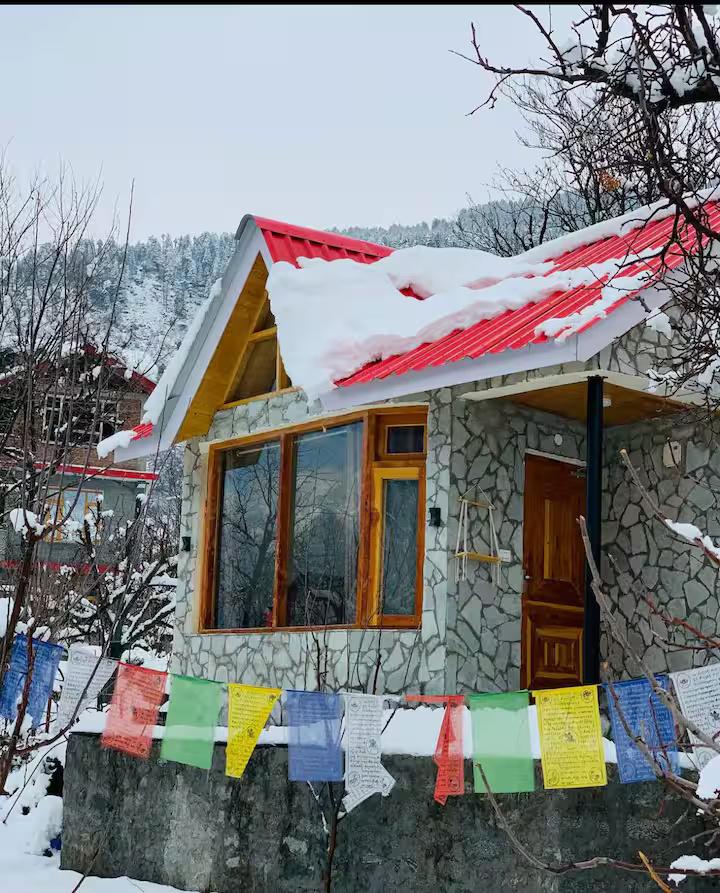 Jagatsukh Luxury Wooden Chalet 2 in Manali x Solis Nature