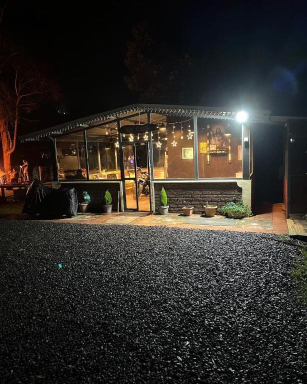 Moonlight Chillers By LexStays | Deluxe Double Room x Solis Nature