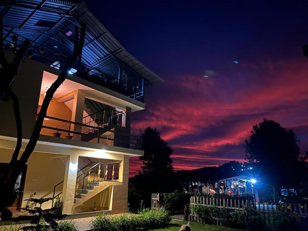 Moonlight Chillers By LexStays | Deluxe Double Room x Solis Nature