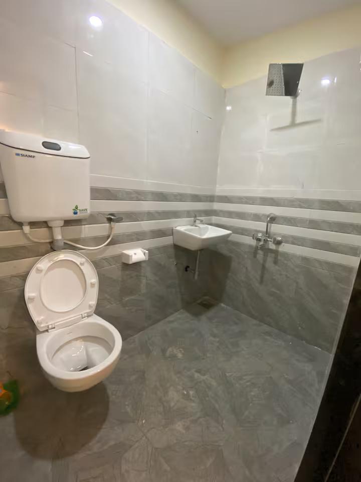 Papa’s house 5bhk 1.5km from the beach by CQ x Solis Nature