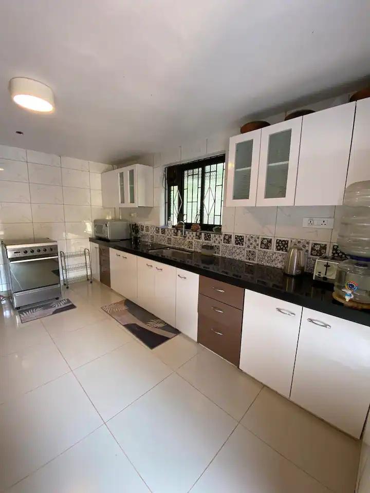 Papa’s house 5bhk 1.5km from the beach by CQ x Solis Nature