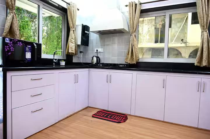 White House w/Private Pool 1.5kms to the beach x Solis Nature