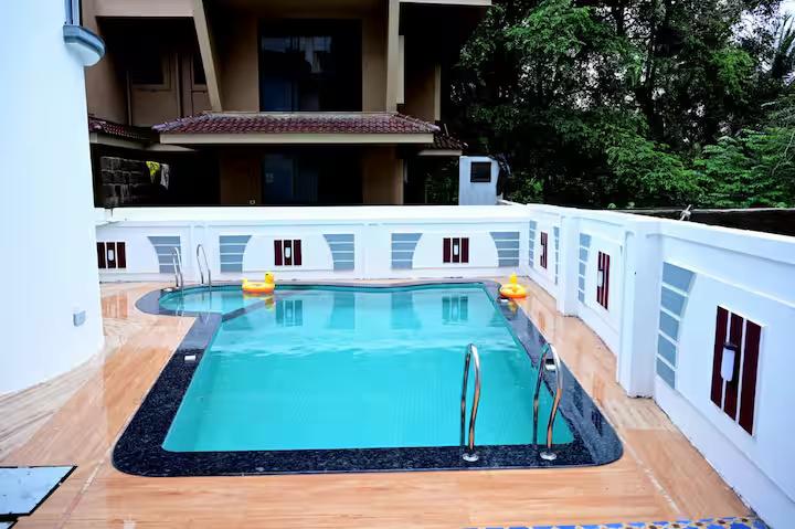 White House w/Private Pool 1.5kms to the beach x Solis Nature