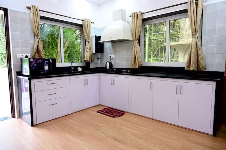 White House w/Private Pool 1.5kms to the beach x Solis Nature