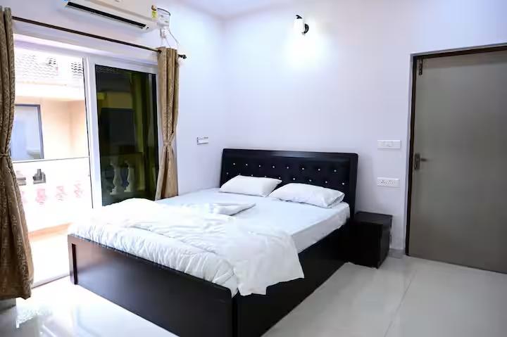 White House w/Private Pool 1.5kms to the beach x Solis Nature