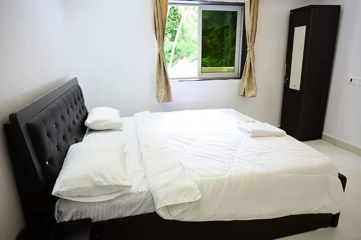 White House w/Private Pool 1.5kms to the beach x Solis Nature