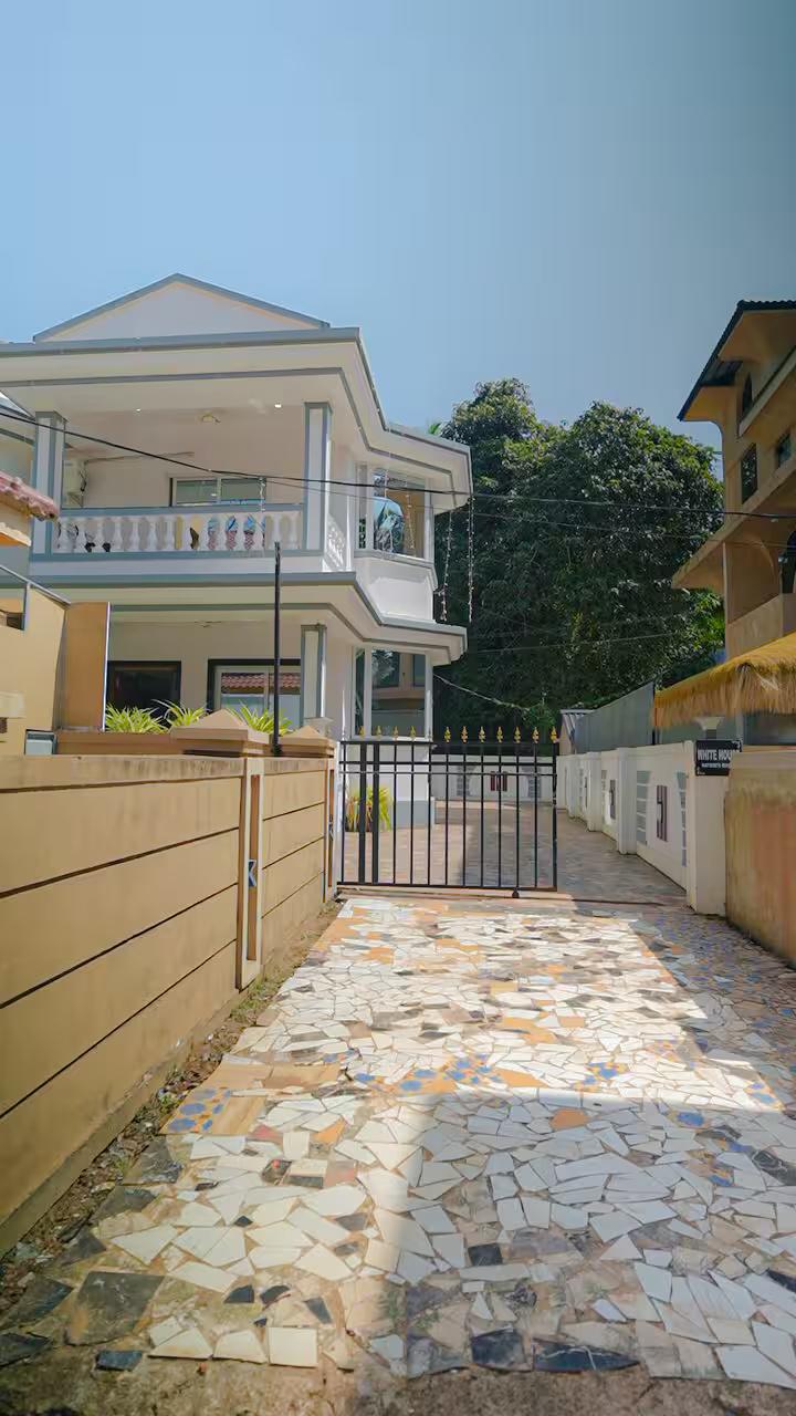 White House w/Private Pool 1.5kms to the beach x Solis Nature