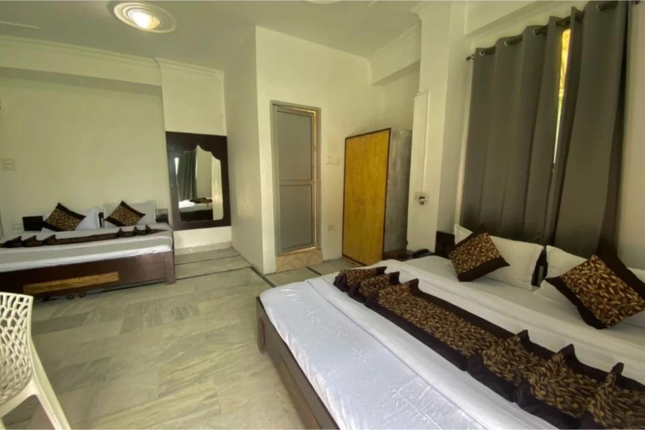 DLS SNOW RETREAT, DHARAMSHALA x Solis Nature