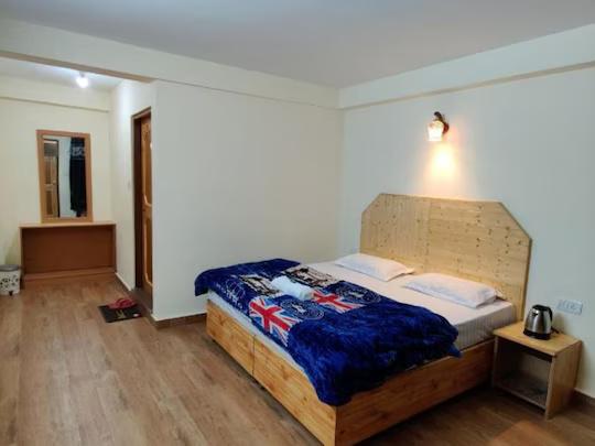 Uncle Nomad x Solis Nature