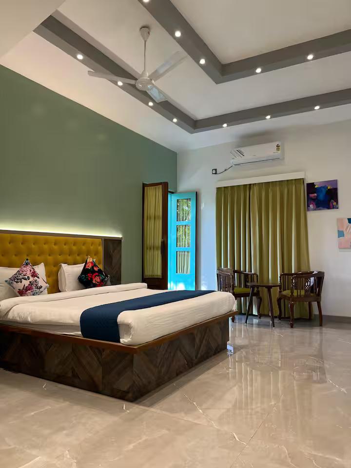 Posh 4BHK Pvt Pool Villa | 8 mins to Vagator Beach x Solis Nature