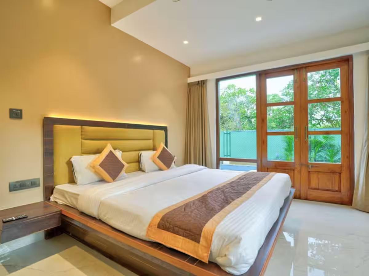 Posh 4BHK Pvt Pool Villa | 8 mins to Vagator Beach x Solis Nature