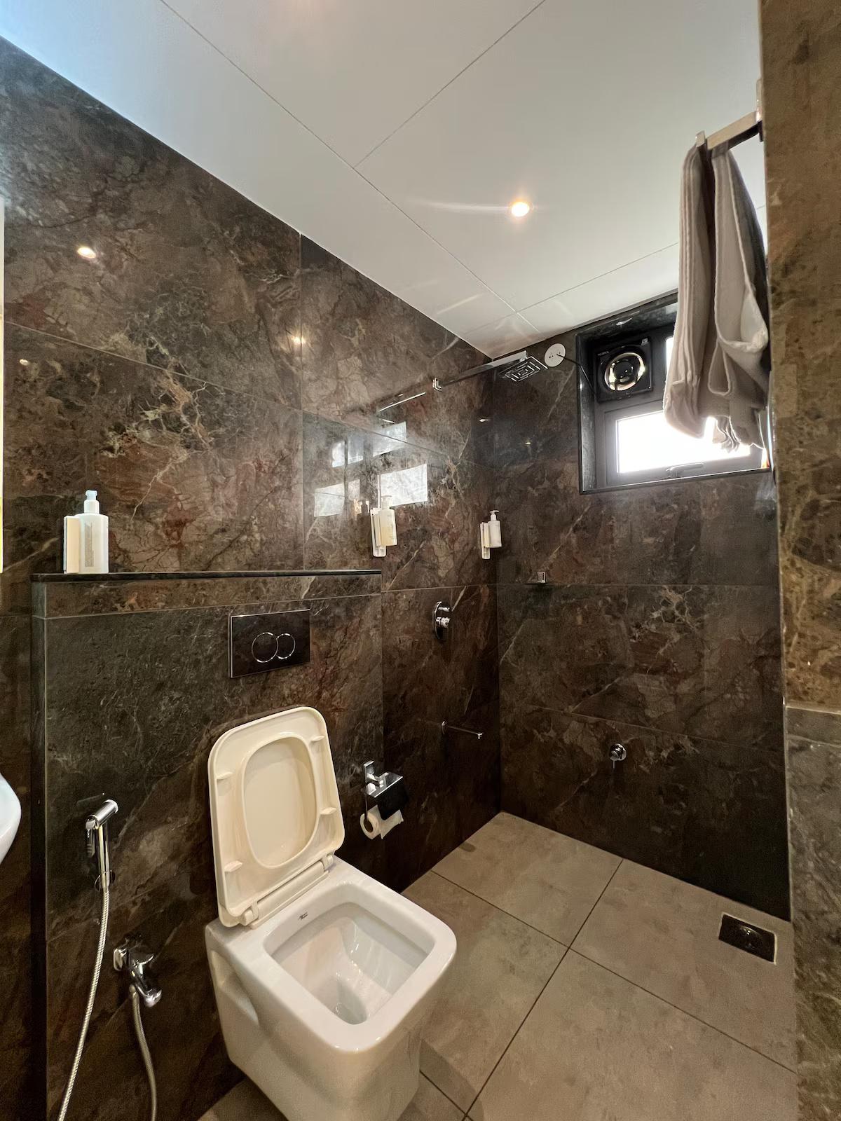 Posh 4BHK Pvt Pool Villa | 8 mins to Vagator Beach x Solis Nature