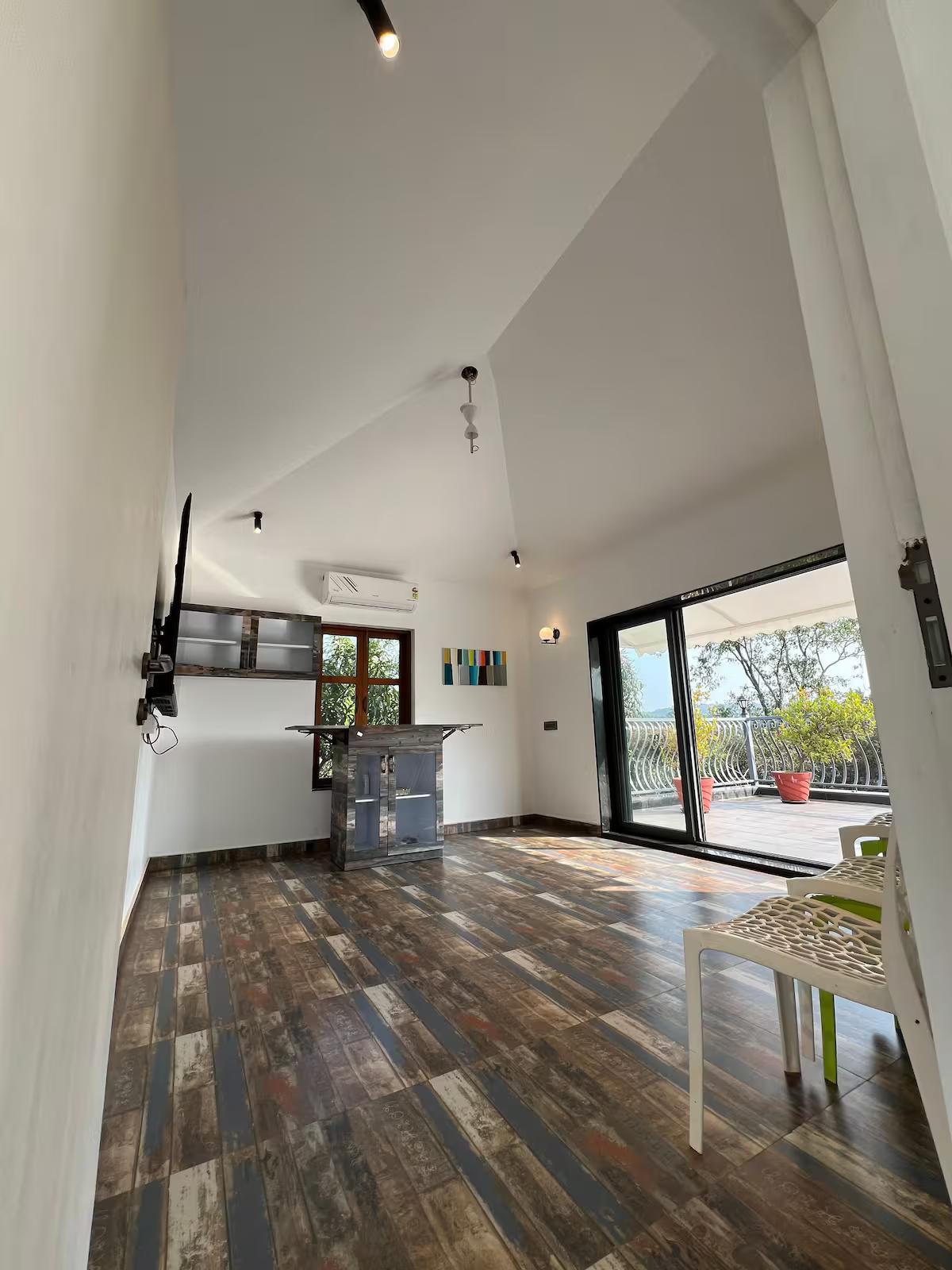 Posh 4BHK Pvt Pool Villa | 8 mins to Vagator Beach x Solis Nature